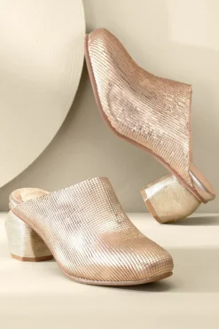 Antelope Peni Clog