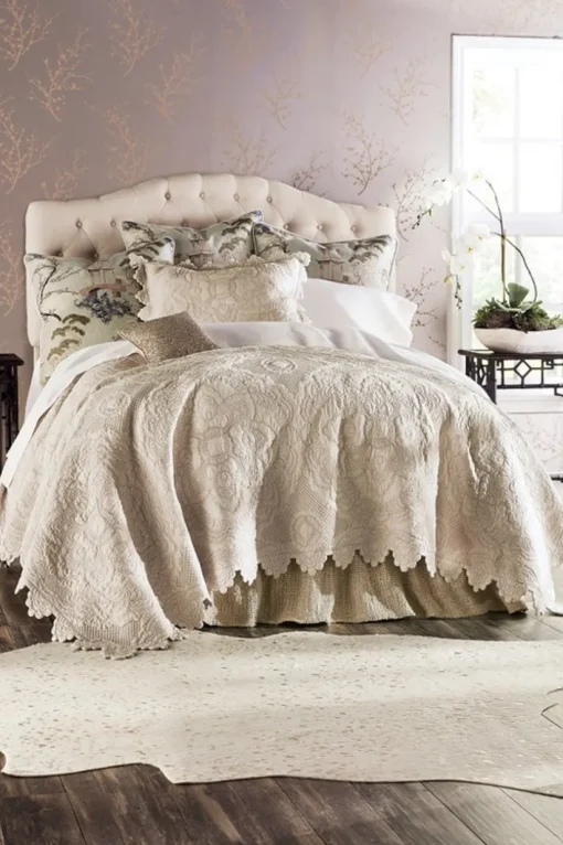 Marguerite Scalloped Quilt