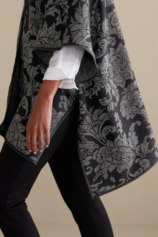 Rian Jacquard Ruana