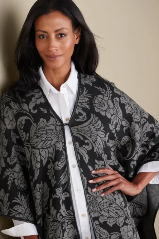 Rian Jacquard Ruana