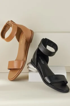 Seychelles Honeysuckle Sandal