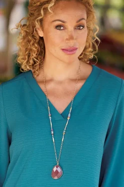 Suri Pendant Necklace