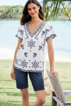 Teres Embroidered Tee
